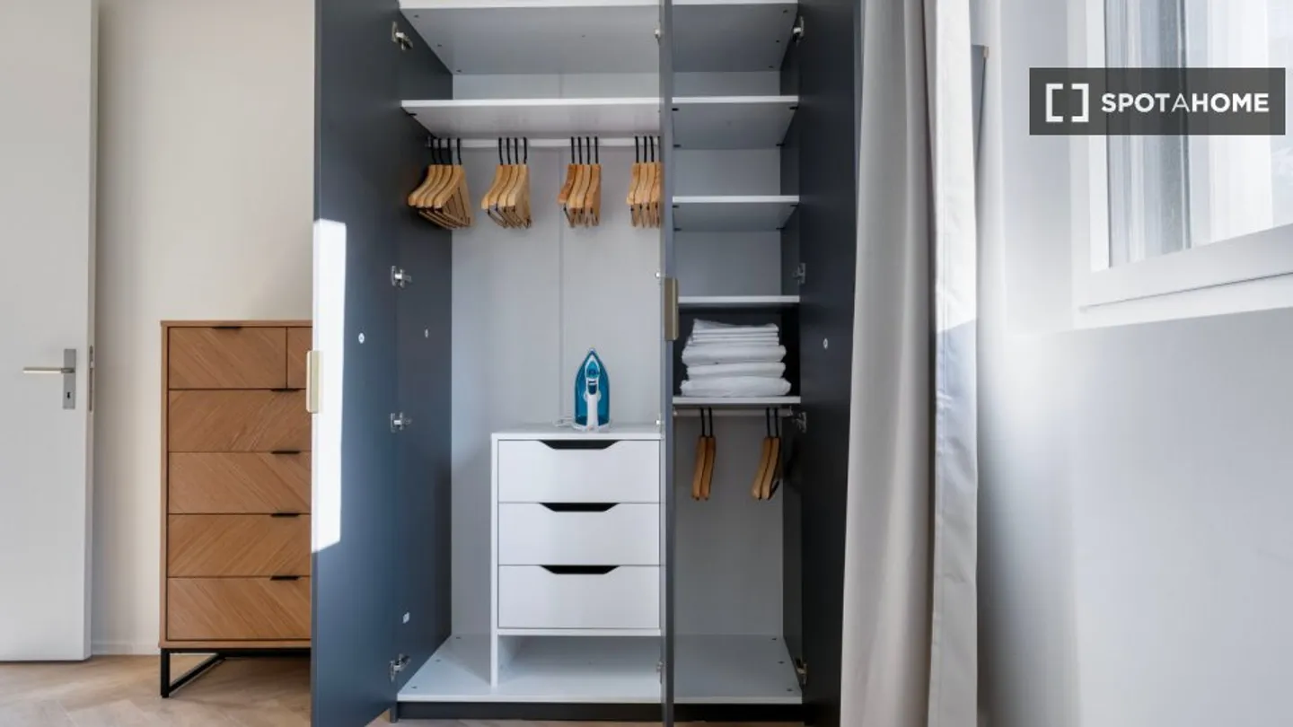 Discover, visit, and rent your new home online with complete confidence. - Photo 8 of 12