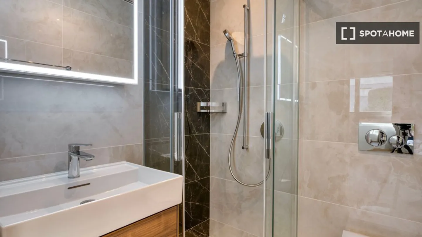 Discover, visit, and rent your new home online with complete confidence. - Photo 10 of 12