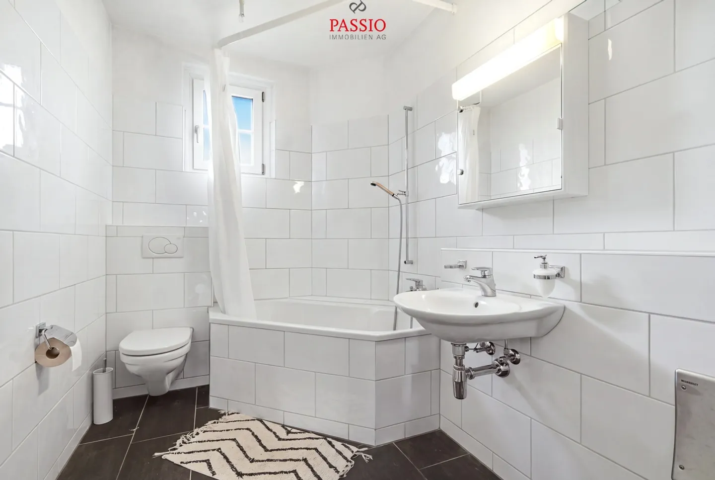 Old Building Charm in Bern - 3-Room Apartment with Generous Balcony - Photo 7 of 15