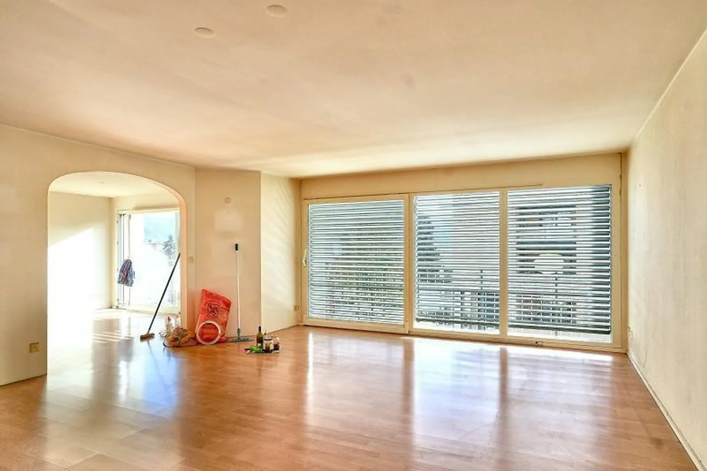 Appartement Loft de 6 1/2 pièces au 1er étage dans un emplacement central - Photo 2 sur 27