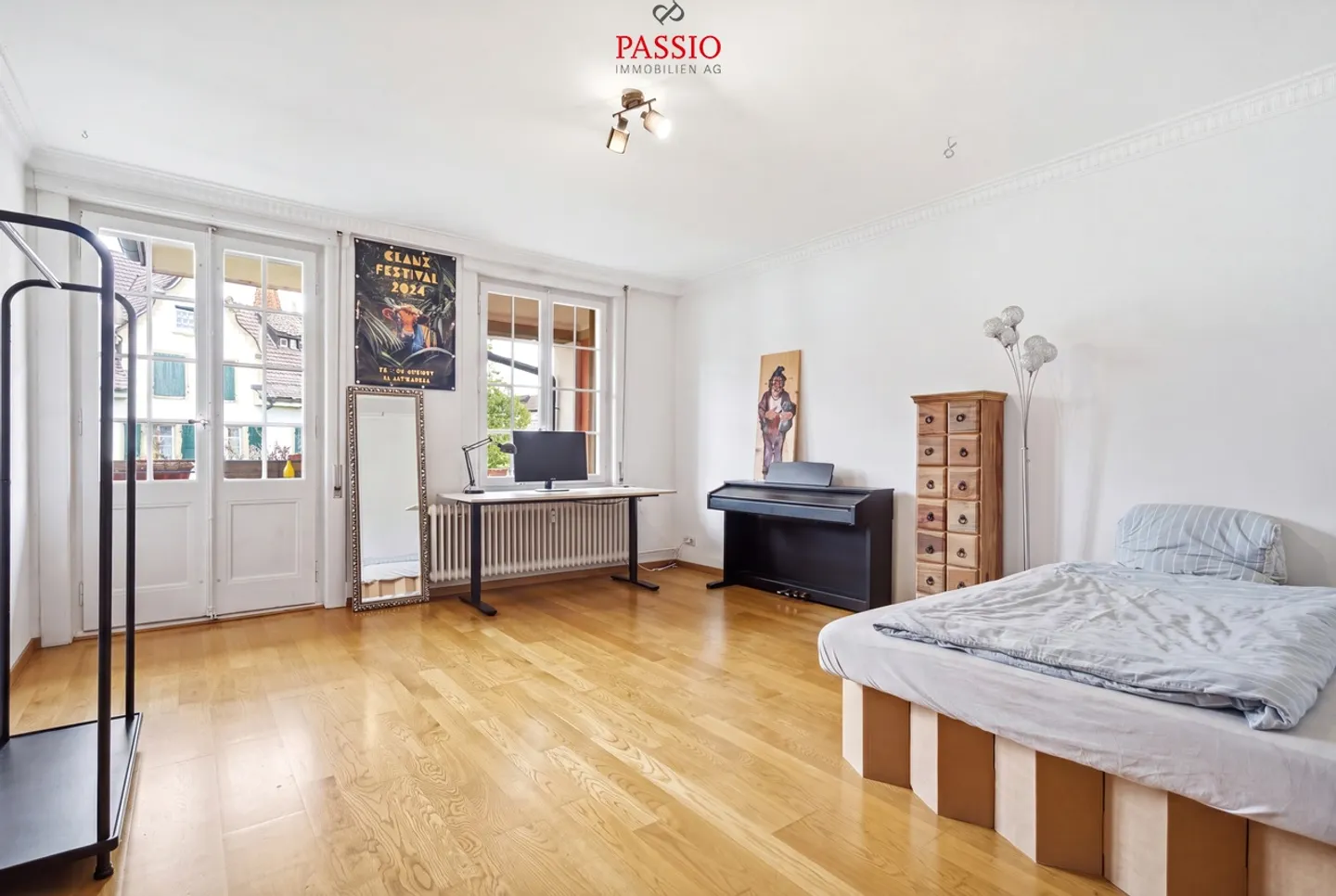 Old Building Charm in Bern - 3-Room Apartment with Generous Balcony - Photo 8 of 15