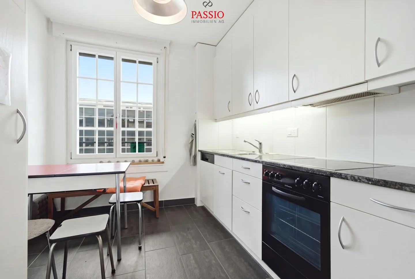 Old Building Charm in Bern - 3-Room Apartment with Generous Balcony - Photo 5 of 15