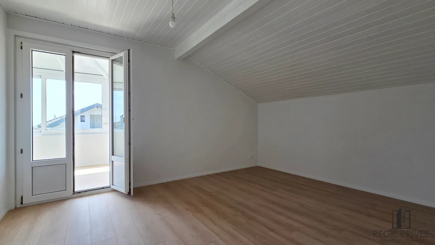 Dachgeschosswohnung mit Garten - Foto 3 von 10