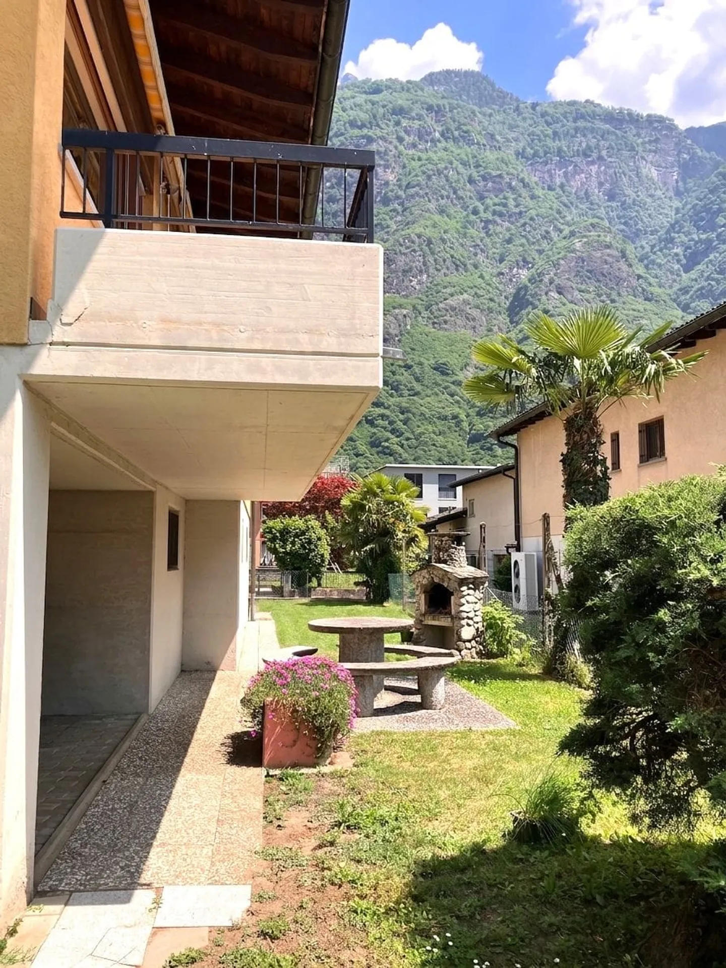 Casa unifamiliare indipendente di 6,5 locali con giardino a Biasca - Foto 4 di 13