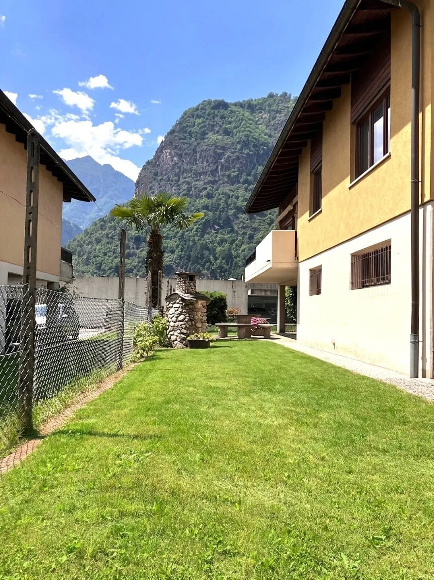 Casa unifamiliare indipendente di 6,5 locali con giardino a Biasca - Foto 5 di 13