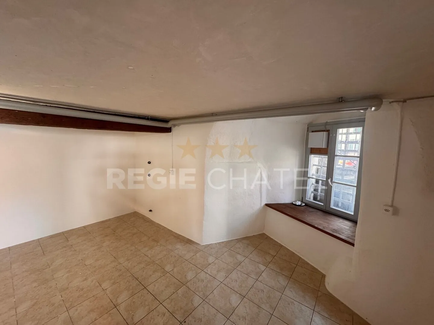 Deposito al piano inferiore - Foto 2 di 5