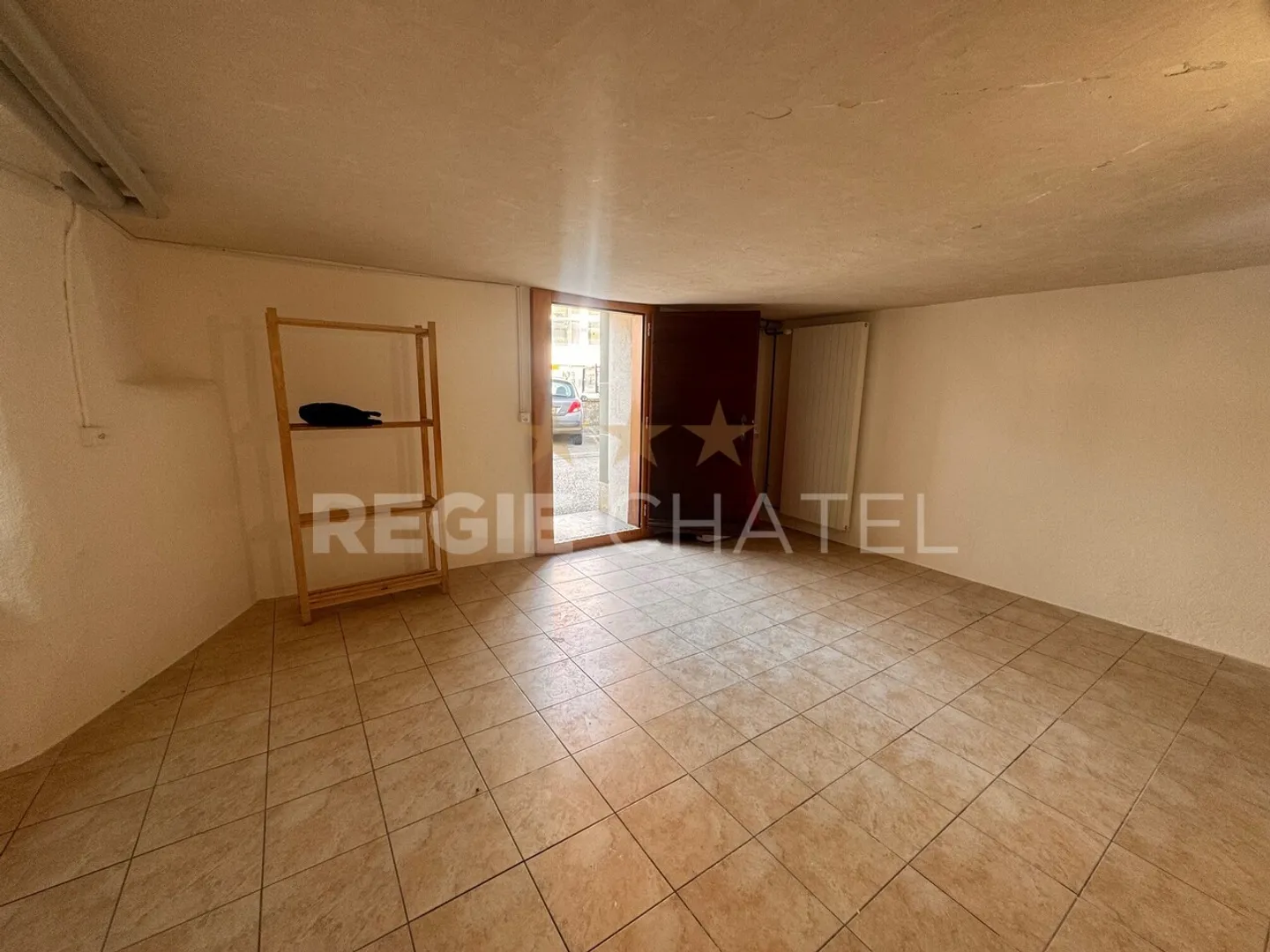 Deposito al piano inferiore - Foto 4 di 5