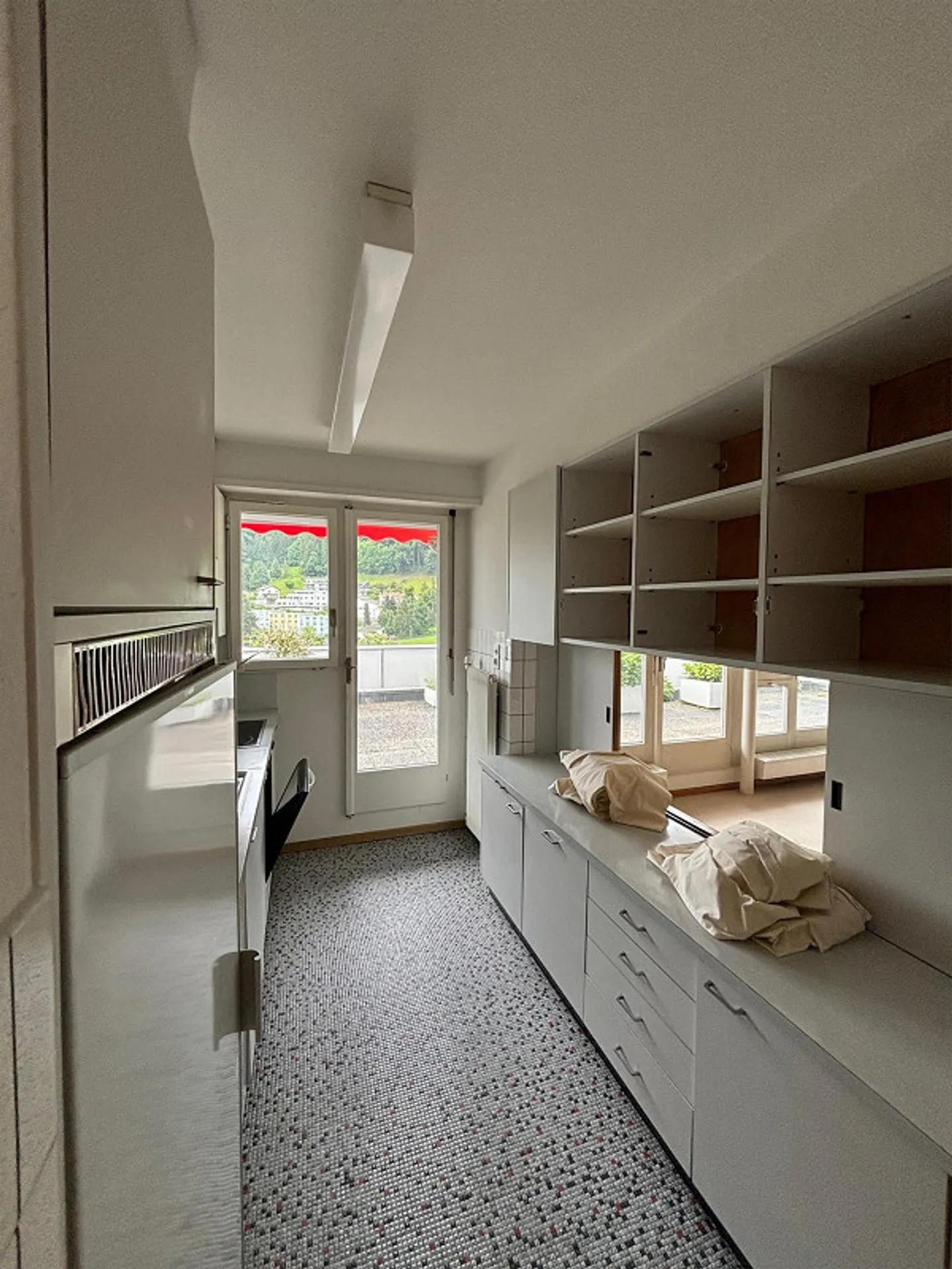 Temporary 6-room penthouse apartment with communal pool - Photo 4 of 15