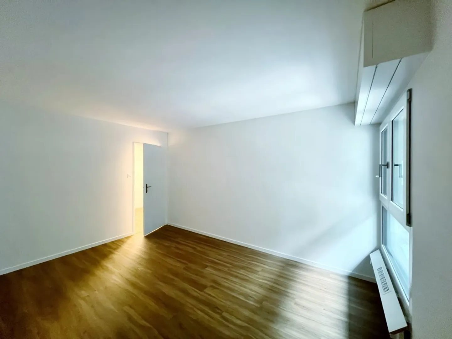 Charming 2.5-Room Apartment - Photo 3 of 7
