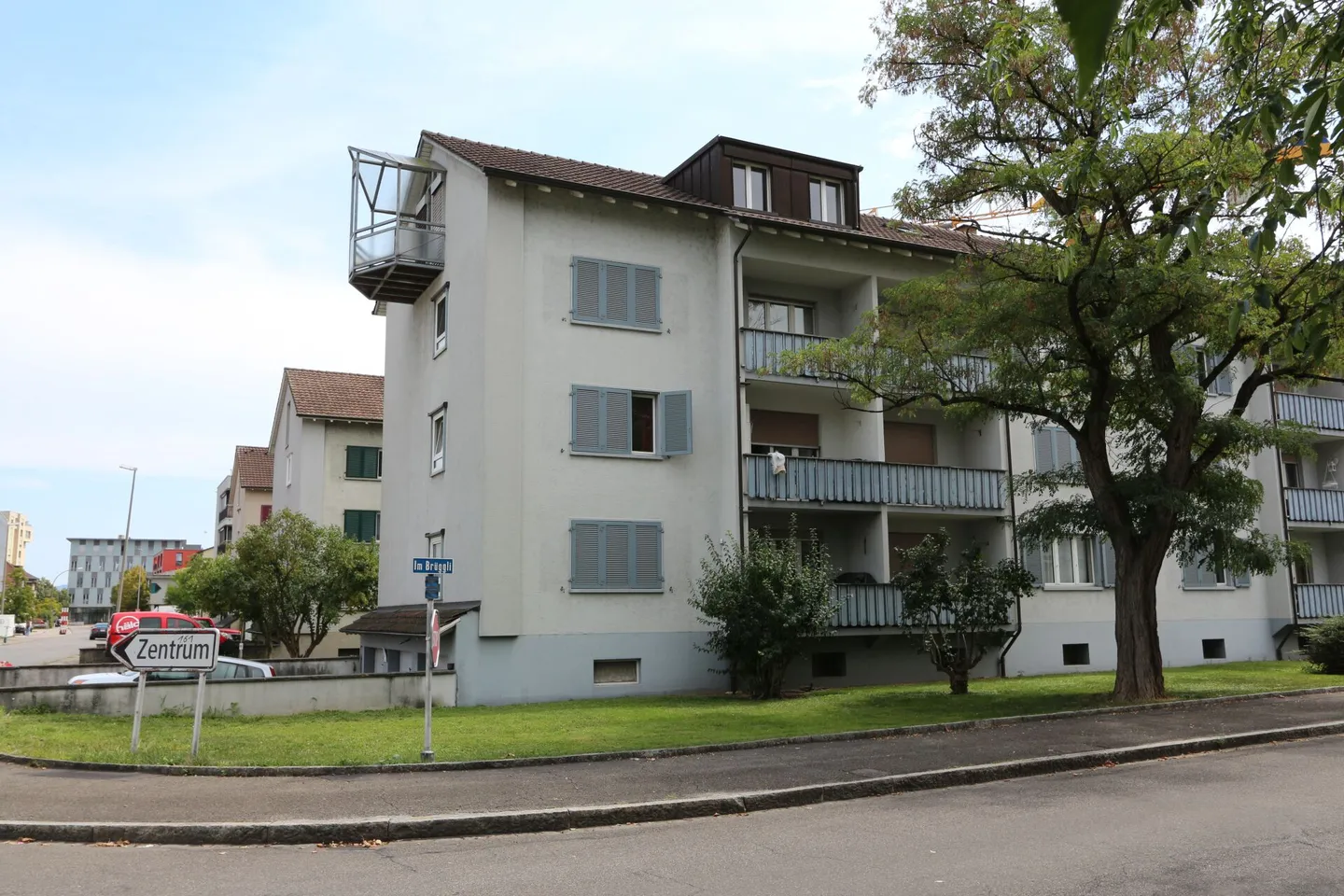 Appartement 3,5 pièces au rez-de-chaussée surélevé - Photo 2 sur 8