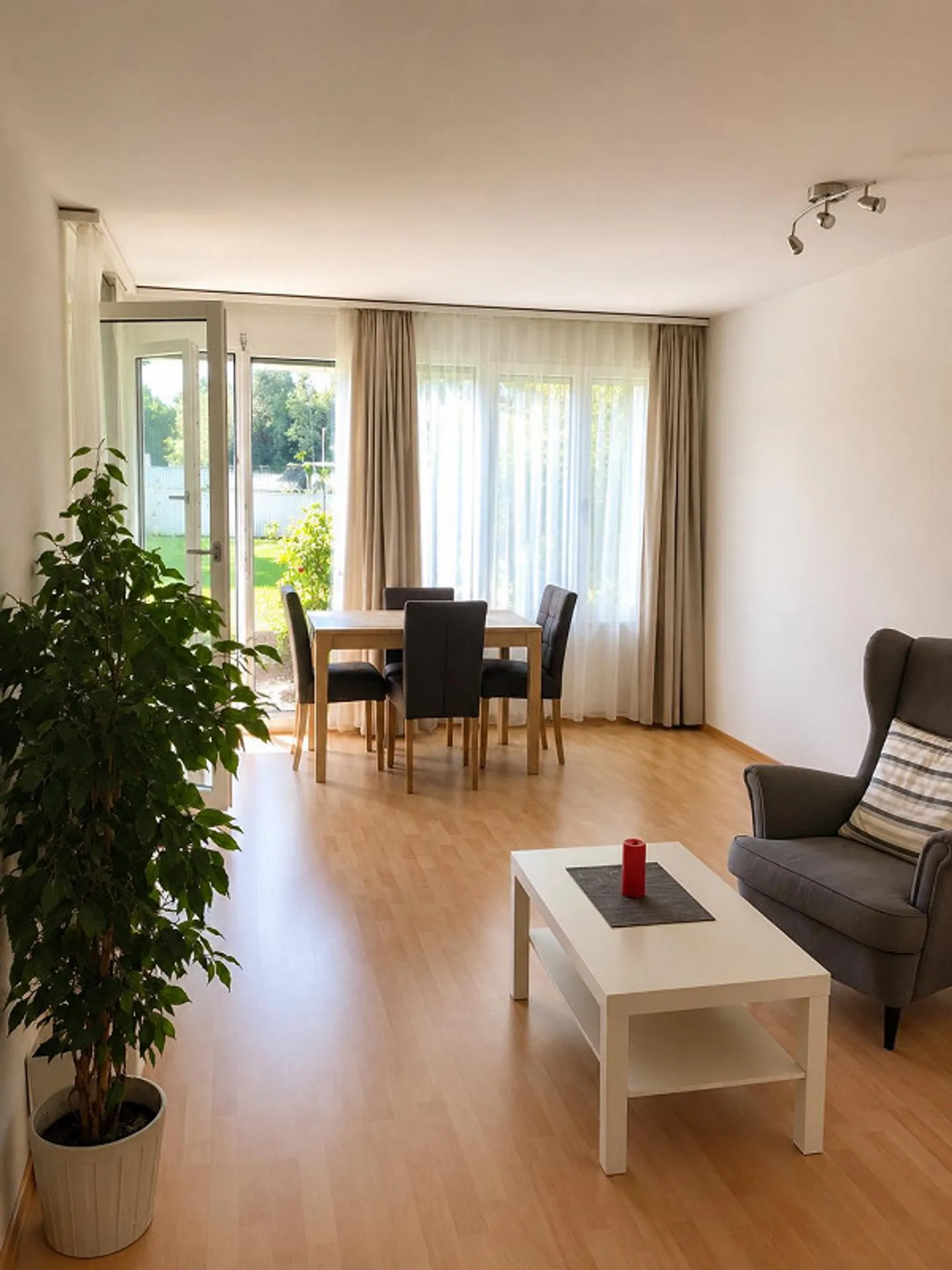 2-room apartment with garden seating area - Photo 3 of 7