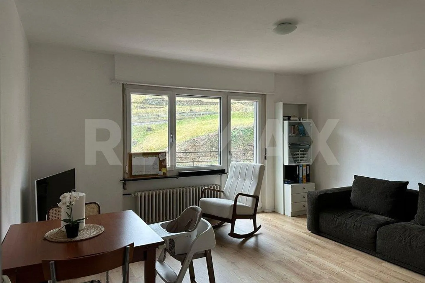Appartement de 3,5 pièces avec belle vue et excellent rendement - Photo 1 sur 12