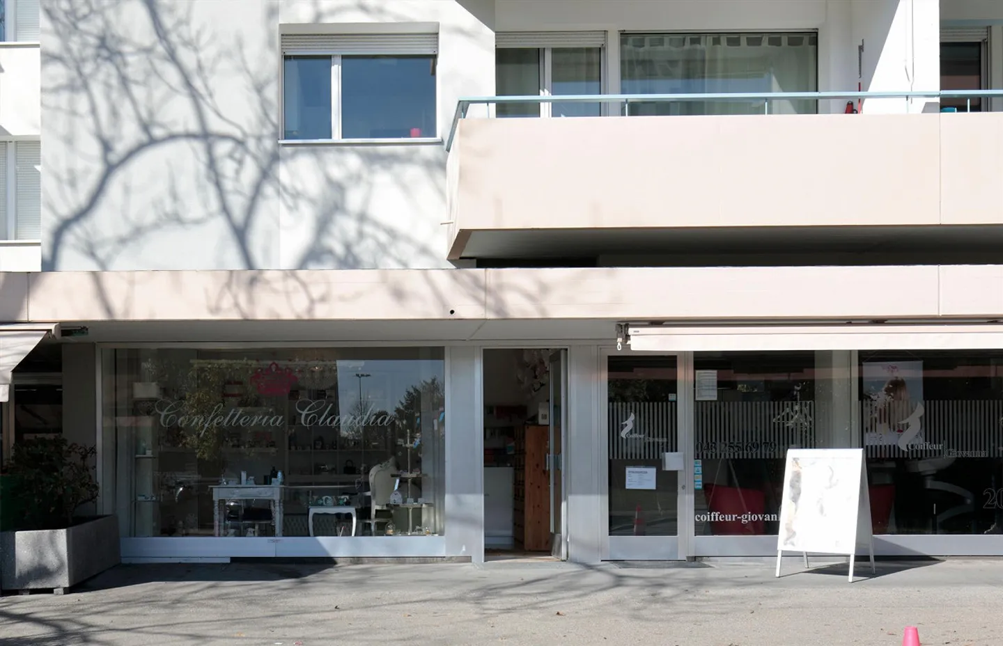 Large Shop Window in Kloten in the Hohrainli District - Photo 3 of 14