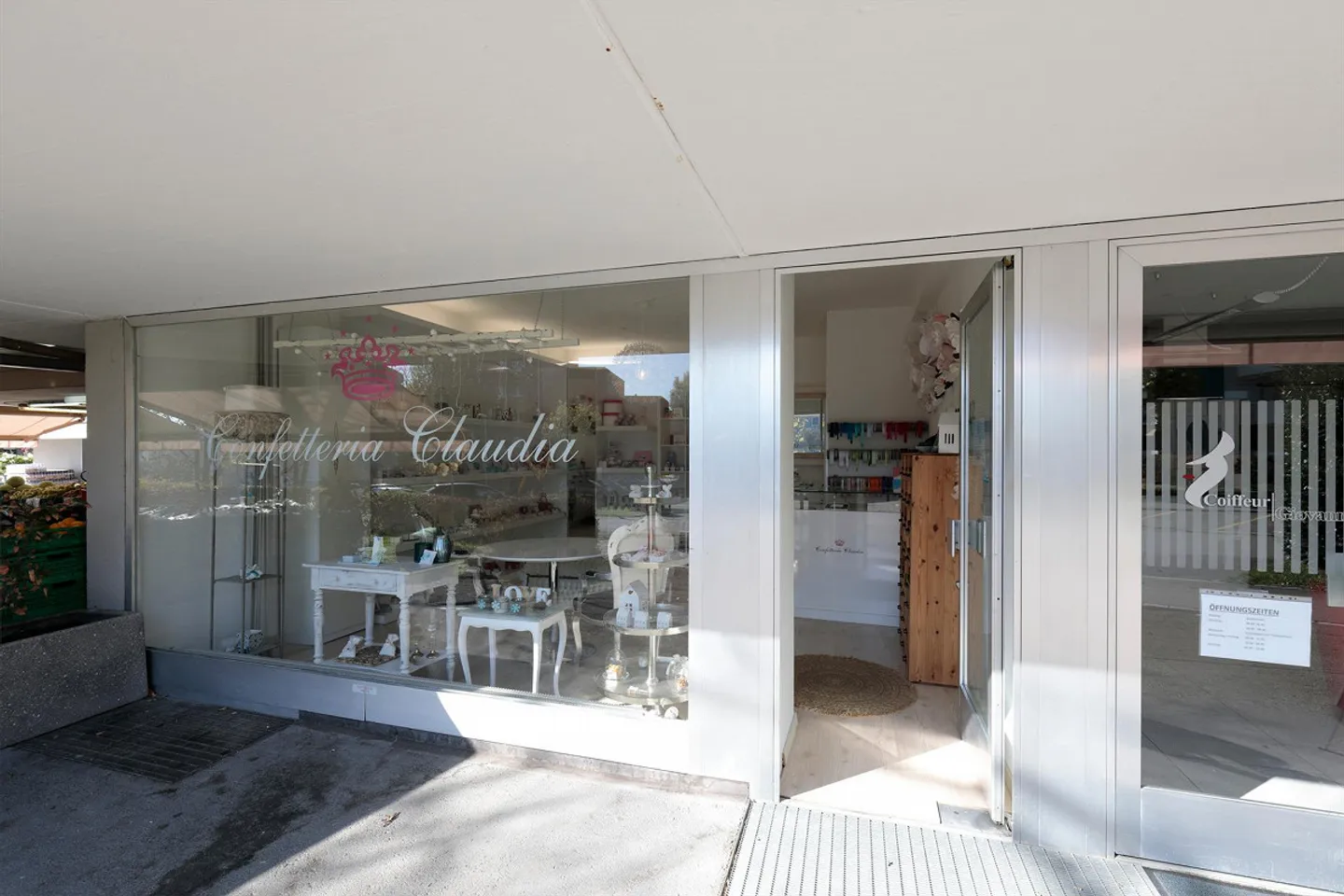 Large Shop Window in Kloten in the Hohrainli District - Photo 4 of 14