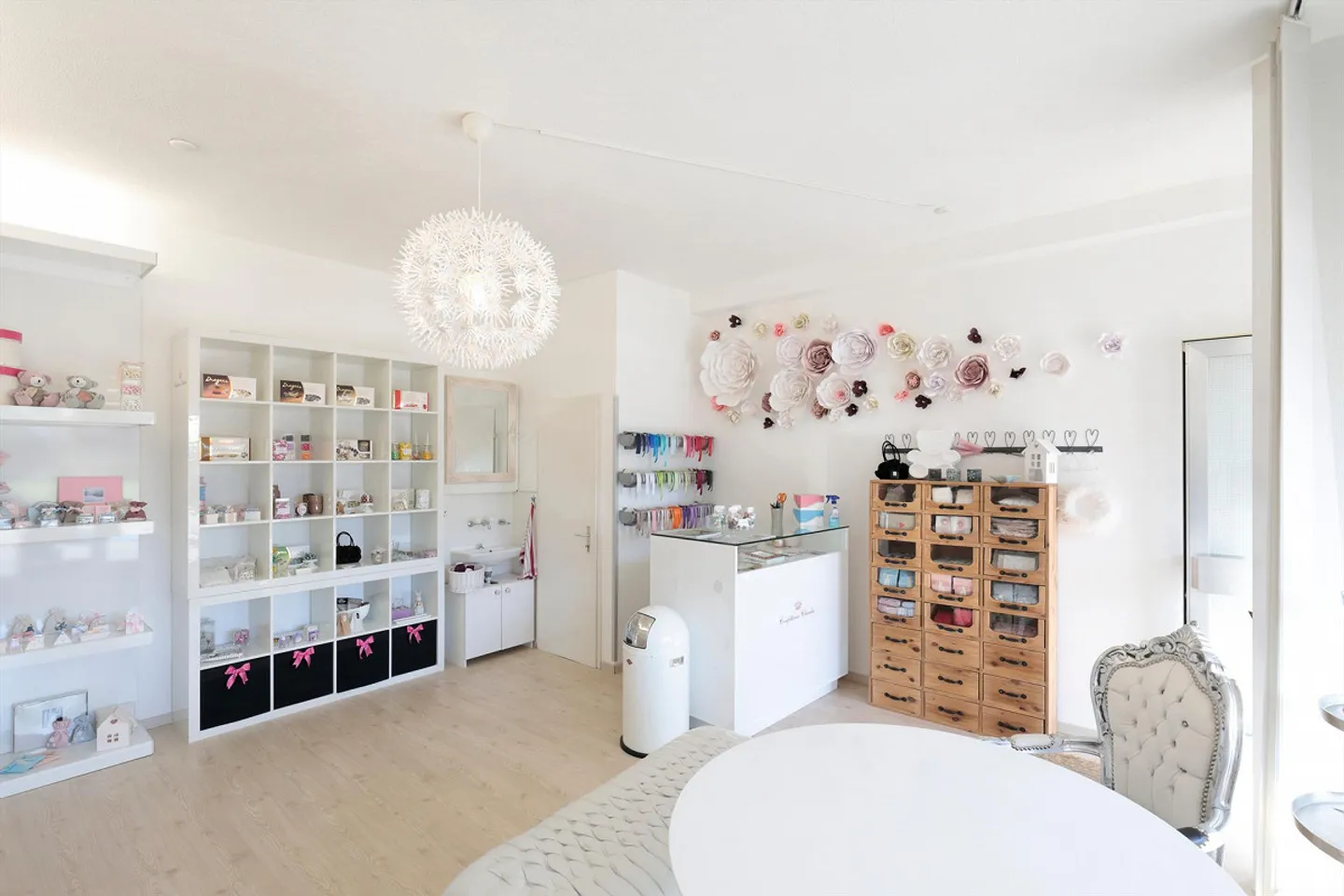 Large Shop Window in Kloten in the Hohrainli District - Photo 11 of 14