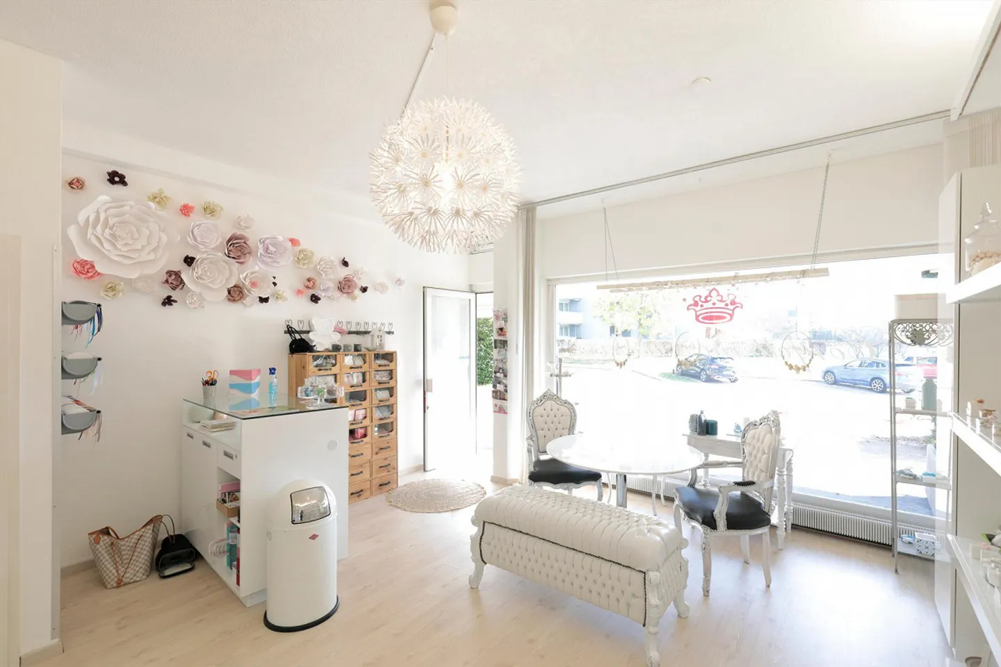 Large Shop Window in Kloten in the Hohrainli District - Photo 10 of 14