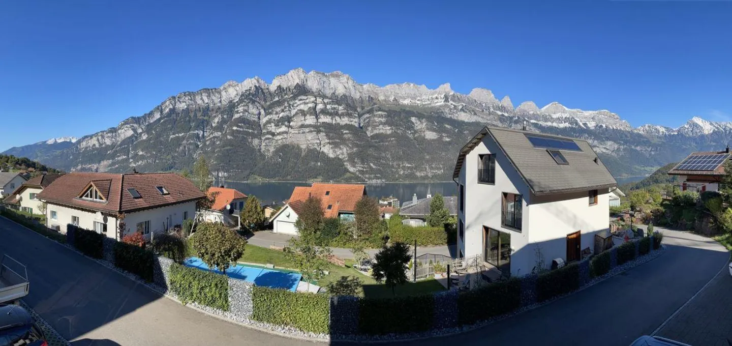 La tua nuova casa con panorama sul lago e sulle montagne - Foto 1 di 14