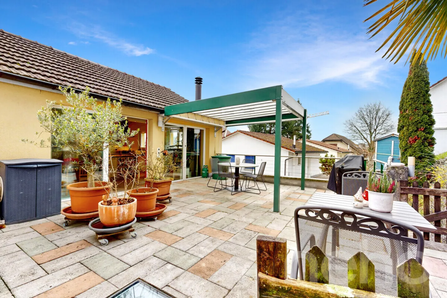 Ampia casa bifamiliare con appartamento e vista panoramica - Foto 9 di 12