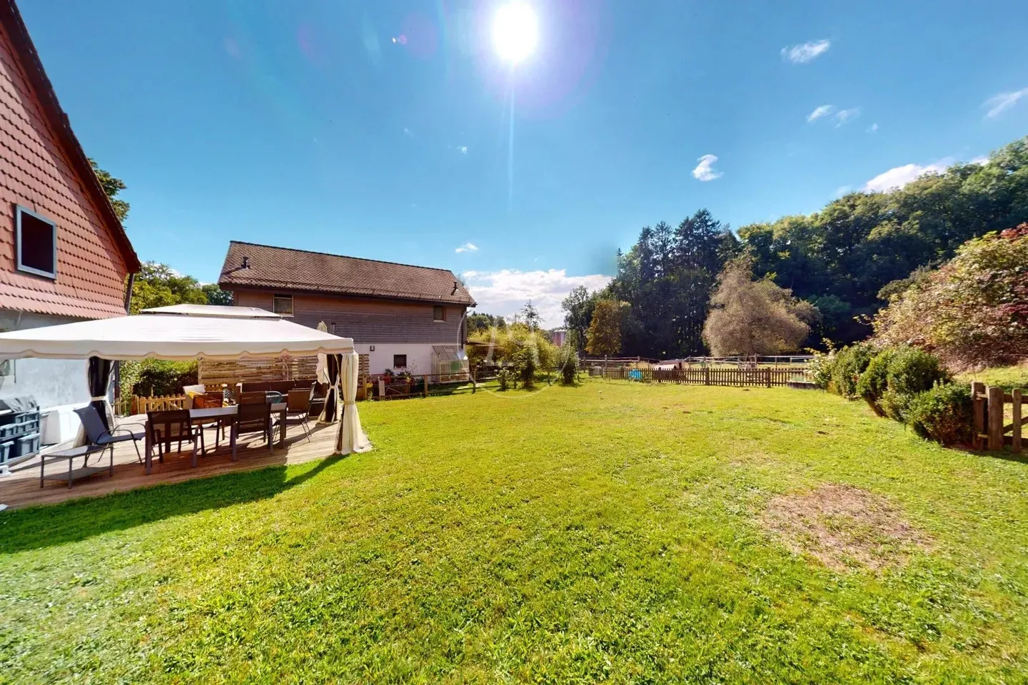 Renovierte Farm mit Reiteinrichtungen - Foto 2 von 27