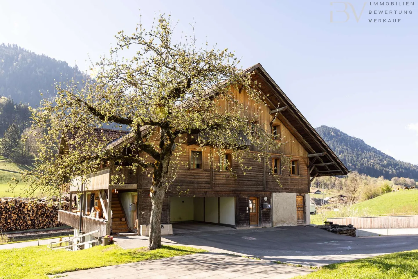 Maison de 3 familles avec grange - Photo 4 sur 17