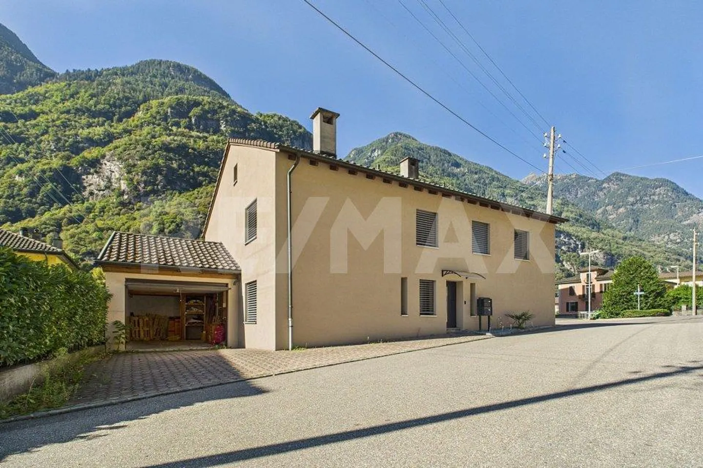 Duplex ristrutturato con reddito - Foto 1 di 13