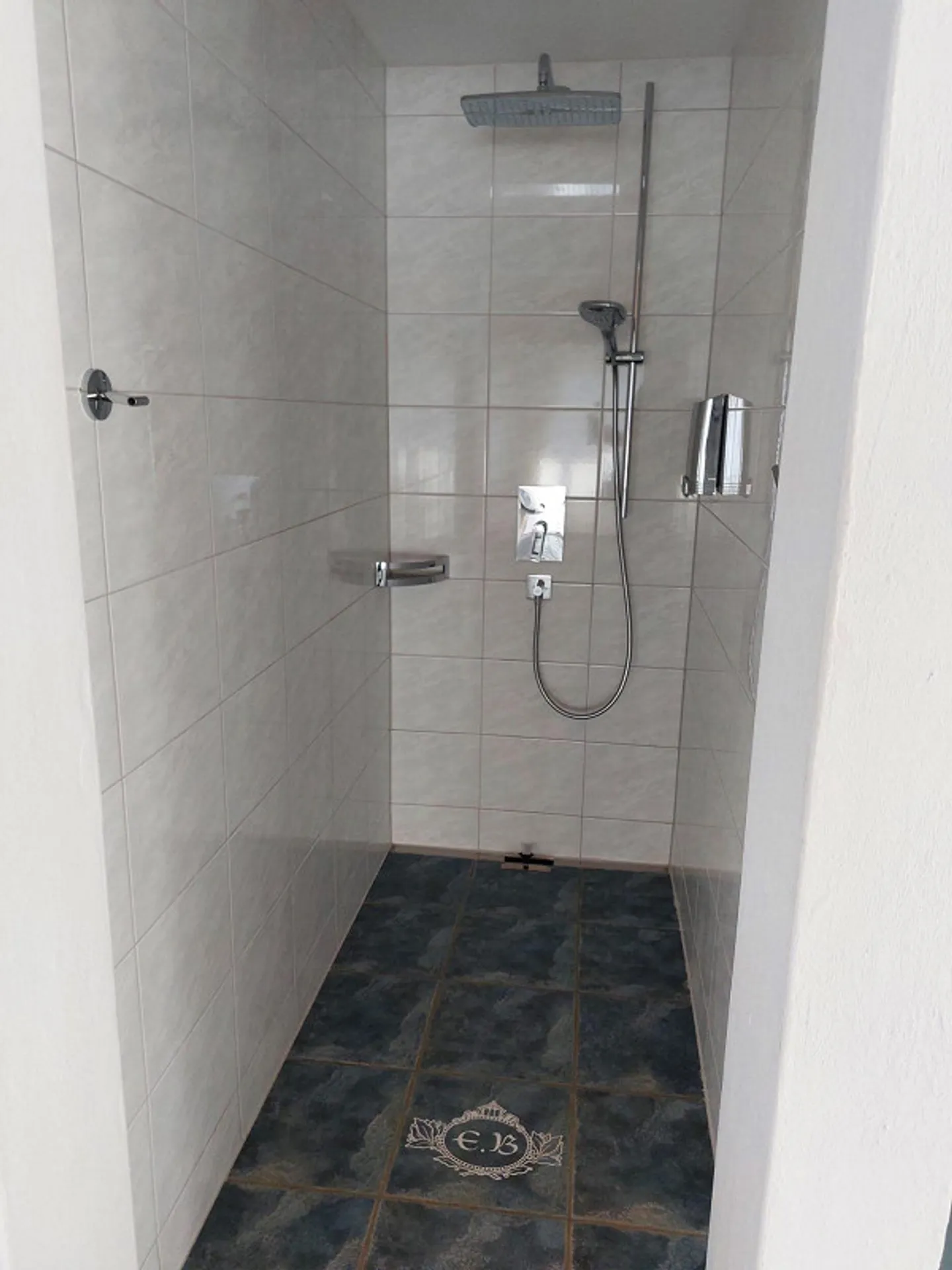 Extraordinary 2.5-room apartment with wellness oasis - Photo 5 of 21