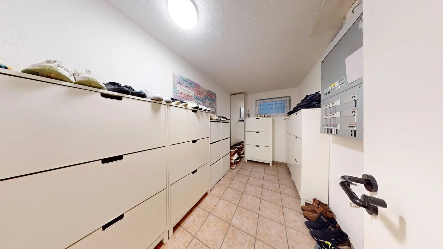 8 Room Single Family House with Apartment - Photo 19 of 36