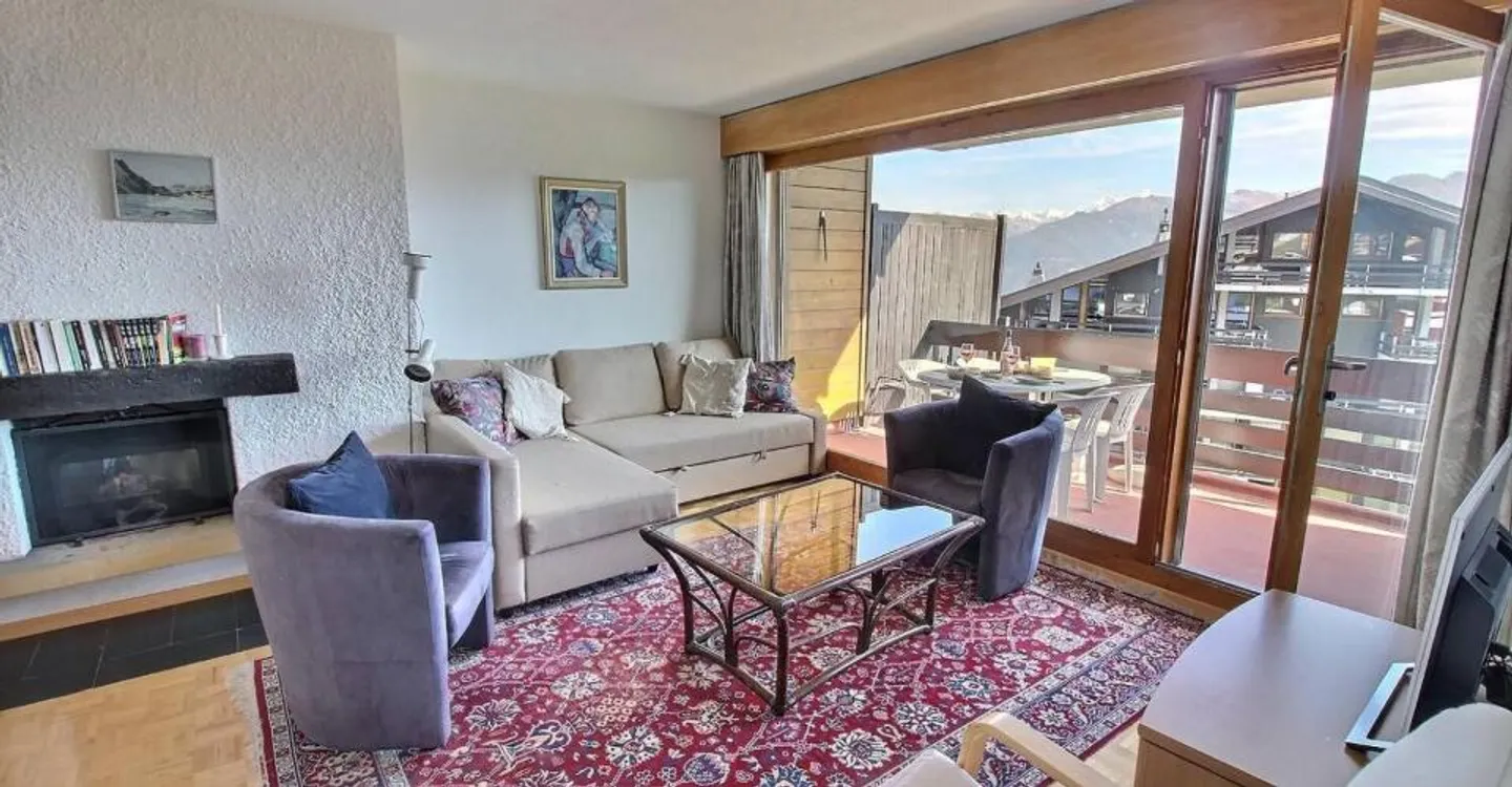 Charming 2-Room Apartment - Photo 1 of 10