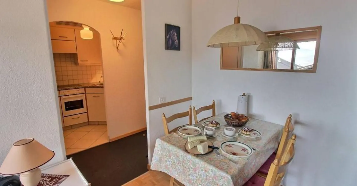 Charming 2-Room Apartment - Photo 4 of 10