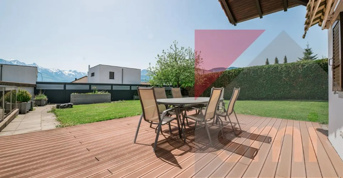 Comfortable villa with independent studio, plot of 1055m2 - Photo 1 of 12