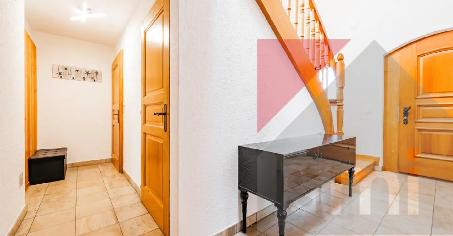 Comfortable villa with independent studio, plot of 1055m2 - Photo 5 of 12
