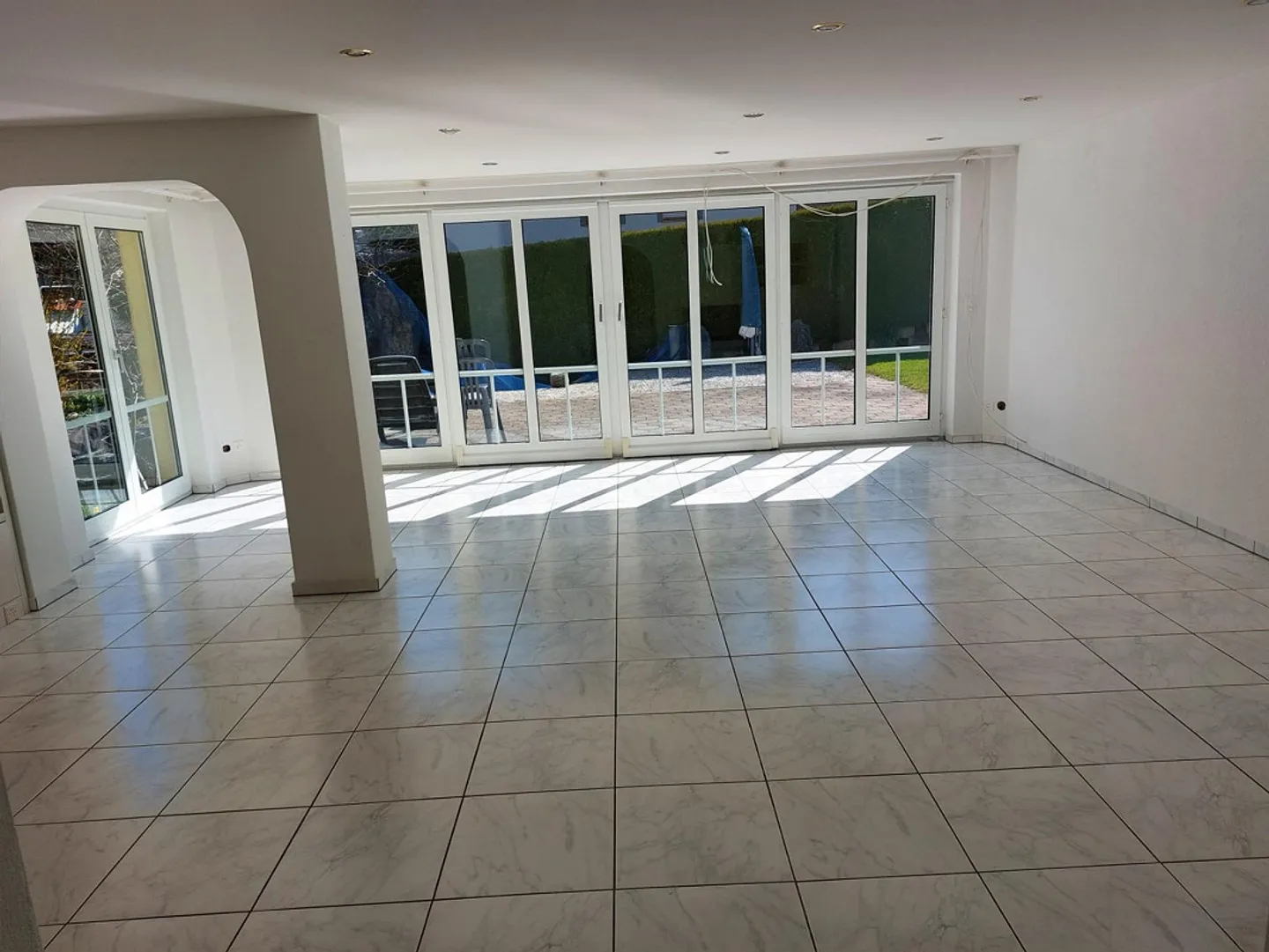 Extraordinary 2.5-room apartment with wellness oasis - Photo 8 of 21