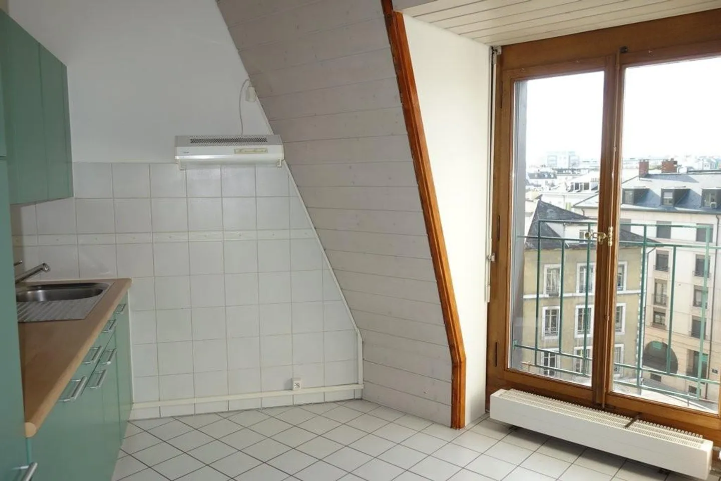 Small apartment near Cornavin train station - Photo 2 of 7