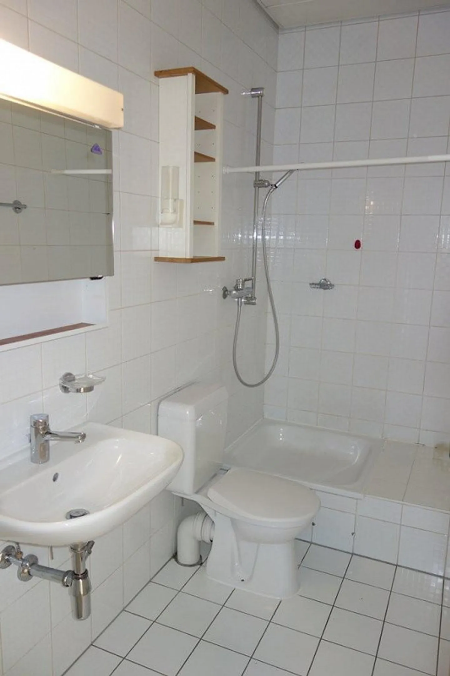 Small apartment near Cornavin train station - Photo 4 of 7