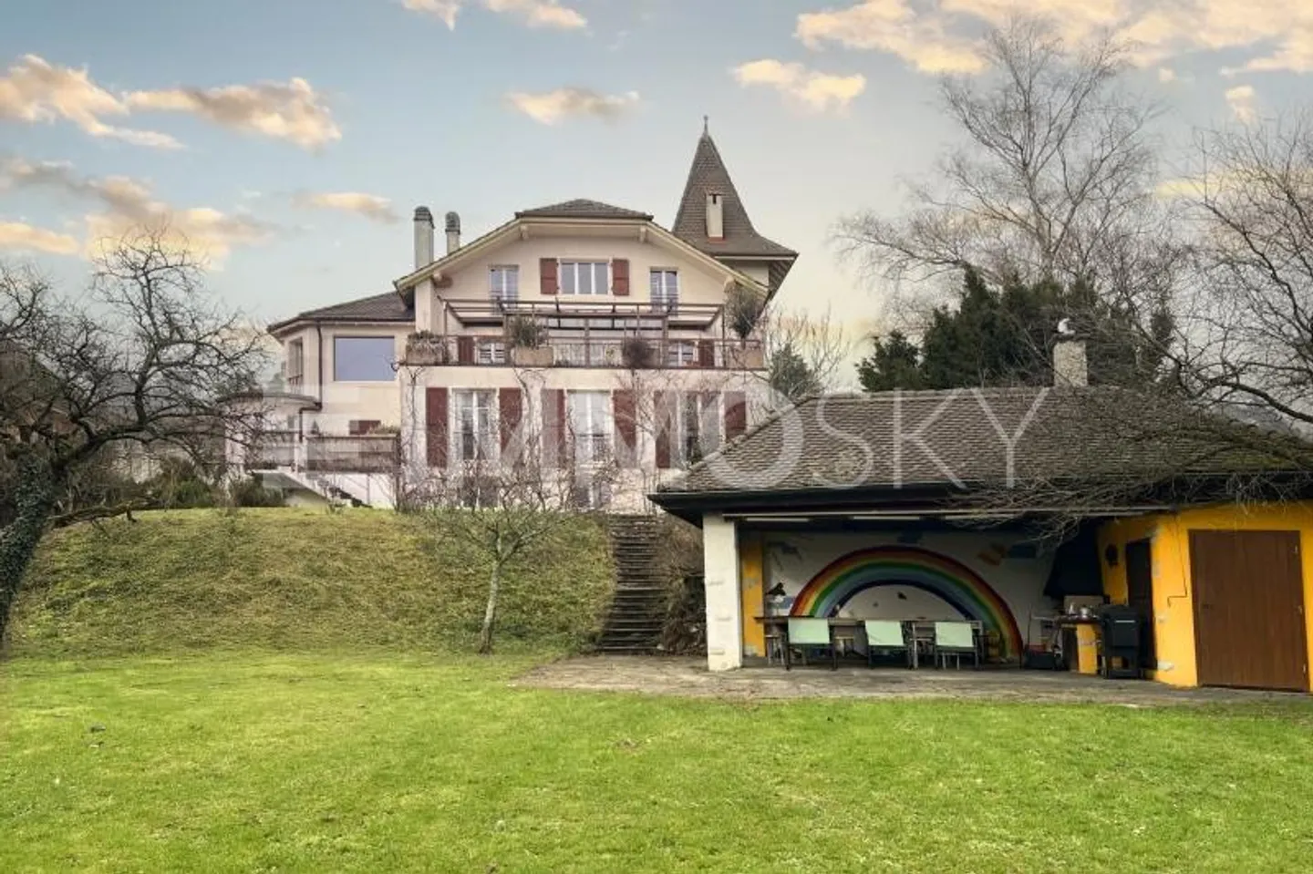 Wunderschönes Herrenhaus mit Blick auf den See - Foto 1 von 10