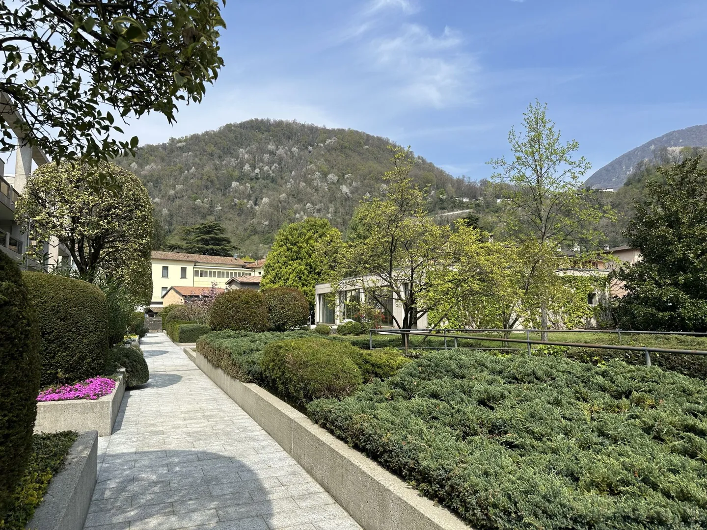 Appartamento elegante fronte lago con doppie viste e comfort eccezionale - Foto 16 di 17