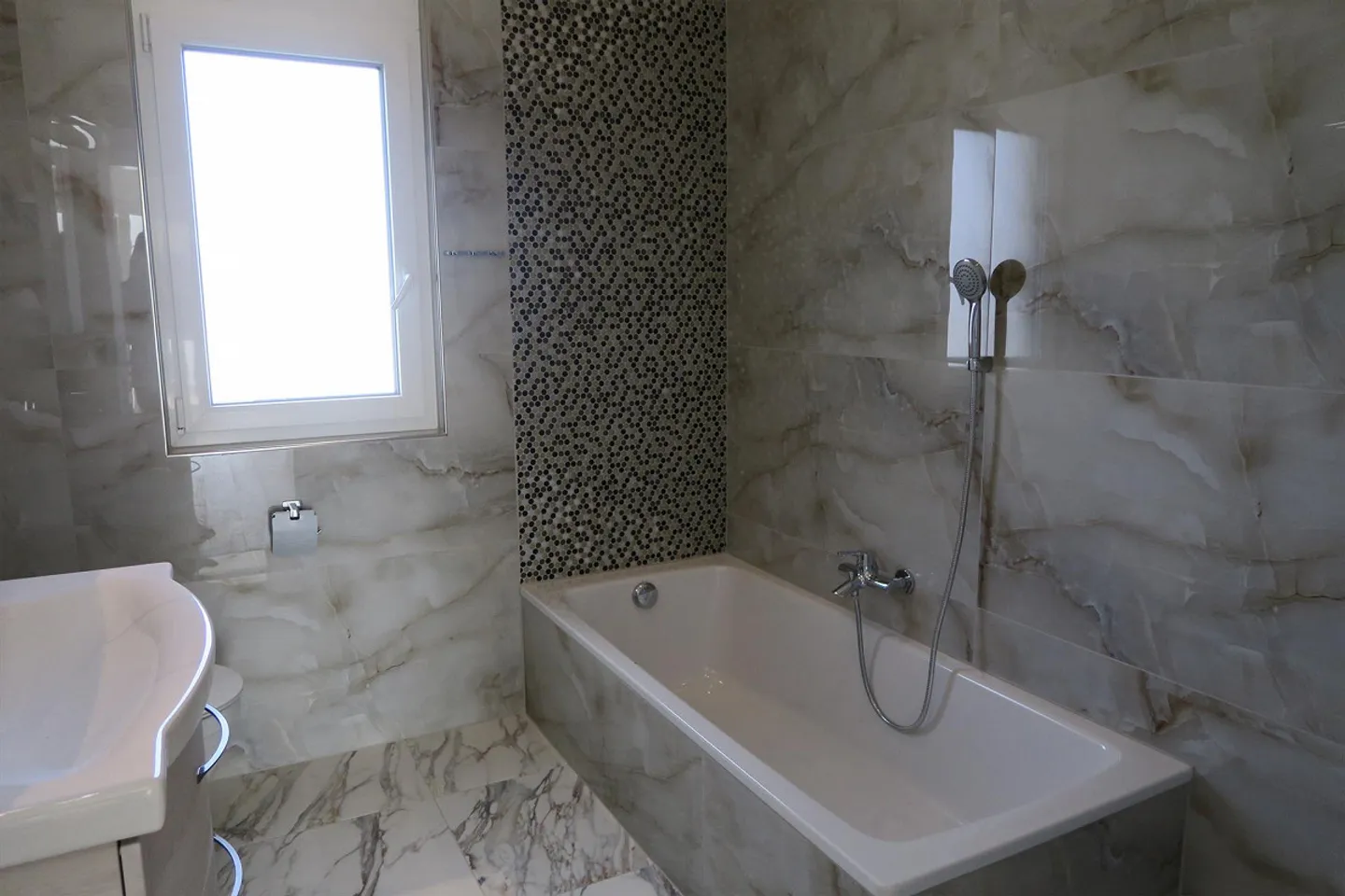 Geräumiges Penthouse mit Aussicht - Foto 4 von 8