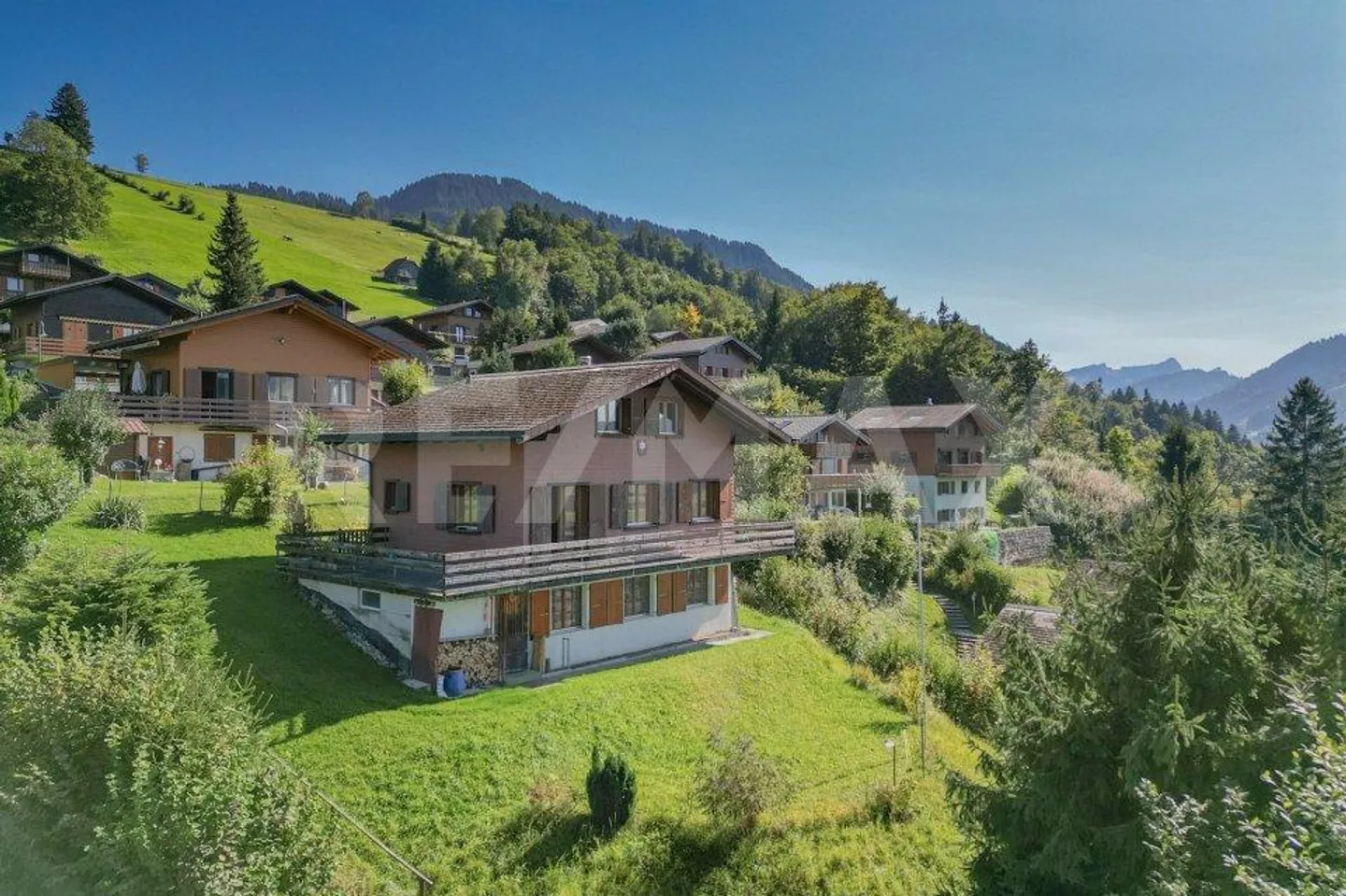 6-Zimmer-Haus - Foto 1 von 13