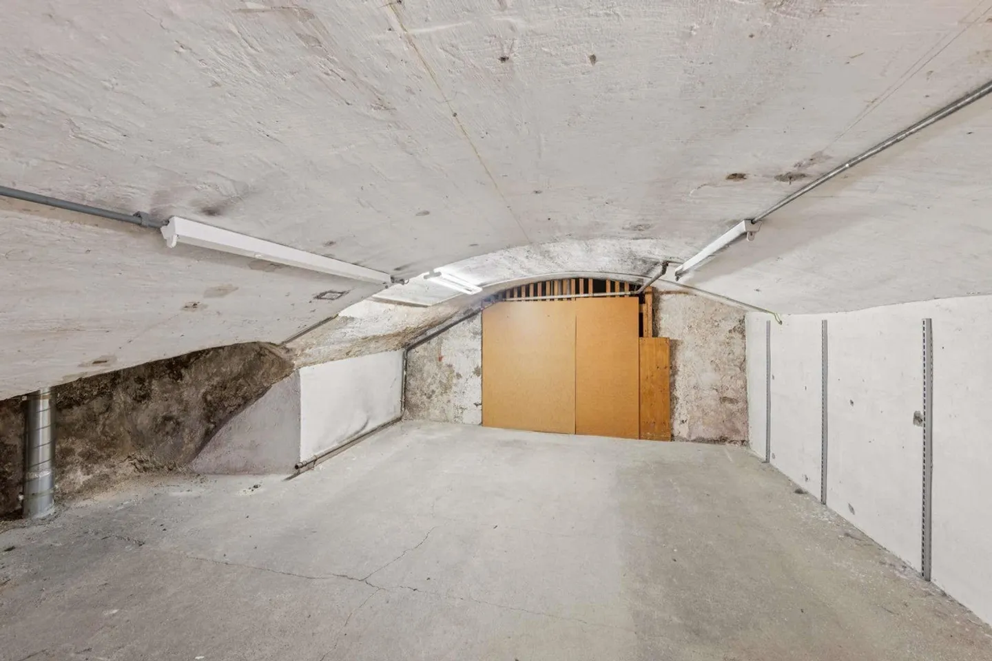 Espace commercial situé au centre de la vieille ville de Schaffhouse - Photo 8 sur 11