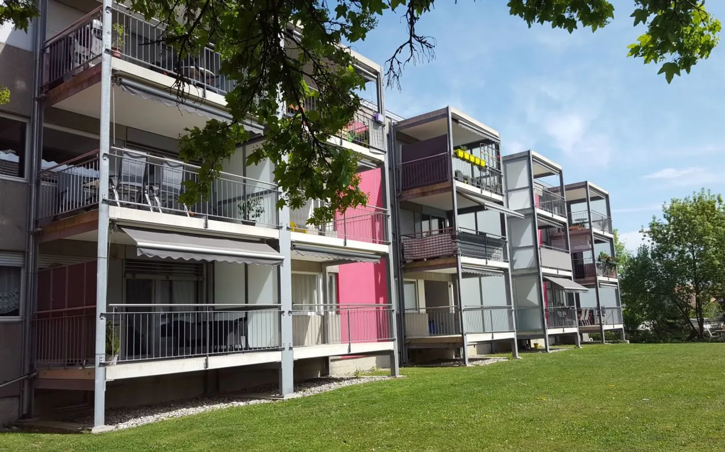 Appartamento accogliente di 4 1/2 stanze con grande balcone - Foto 1 di 6