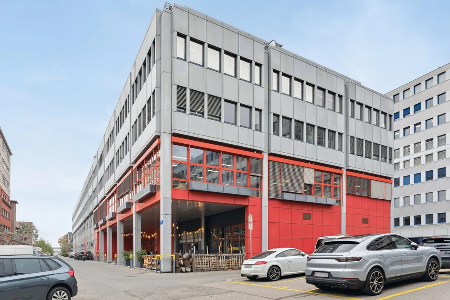 Large, bright platform near Flon - Photo 1 of 12