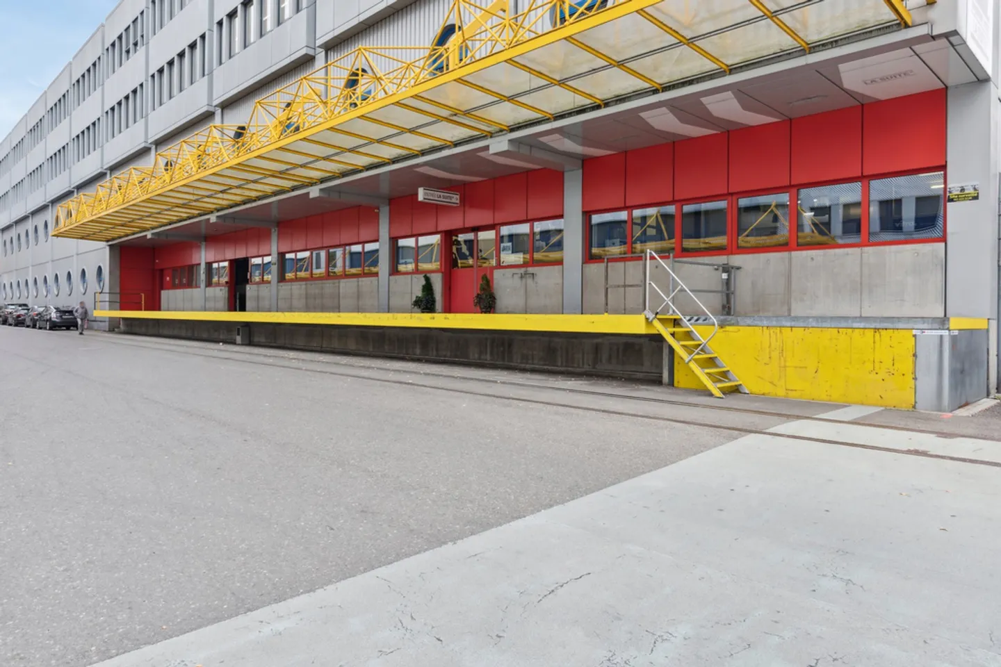 Large, bright platform near Flon - Photo 2 of 12