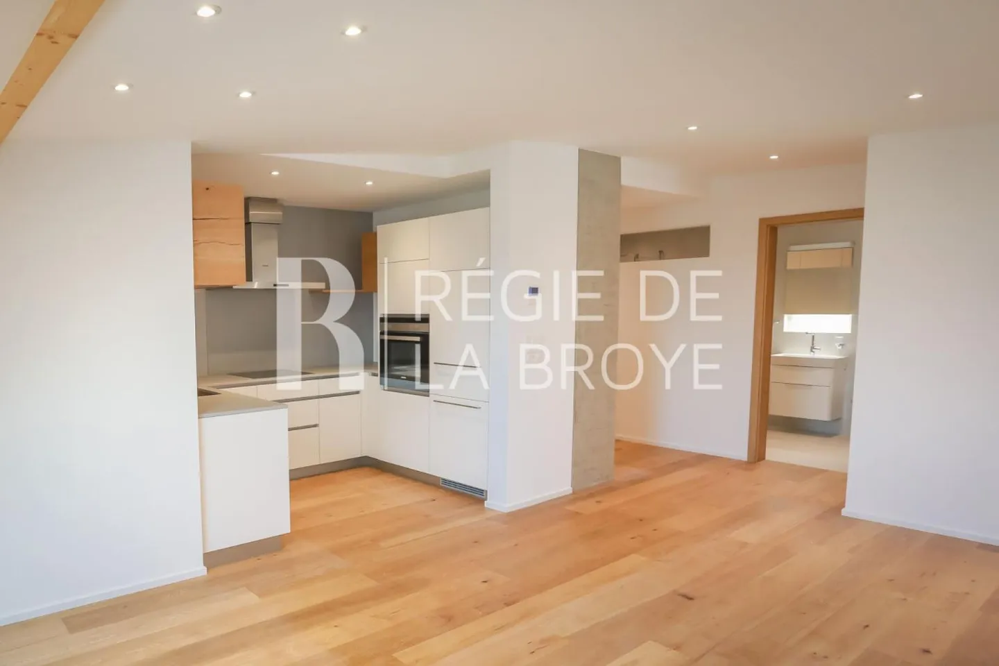 Superbo appartamento di 2,5 locali in mansarda a Estavayer-le-Lac - Foto 4 di 11