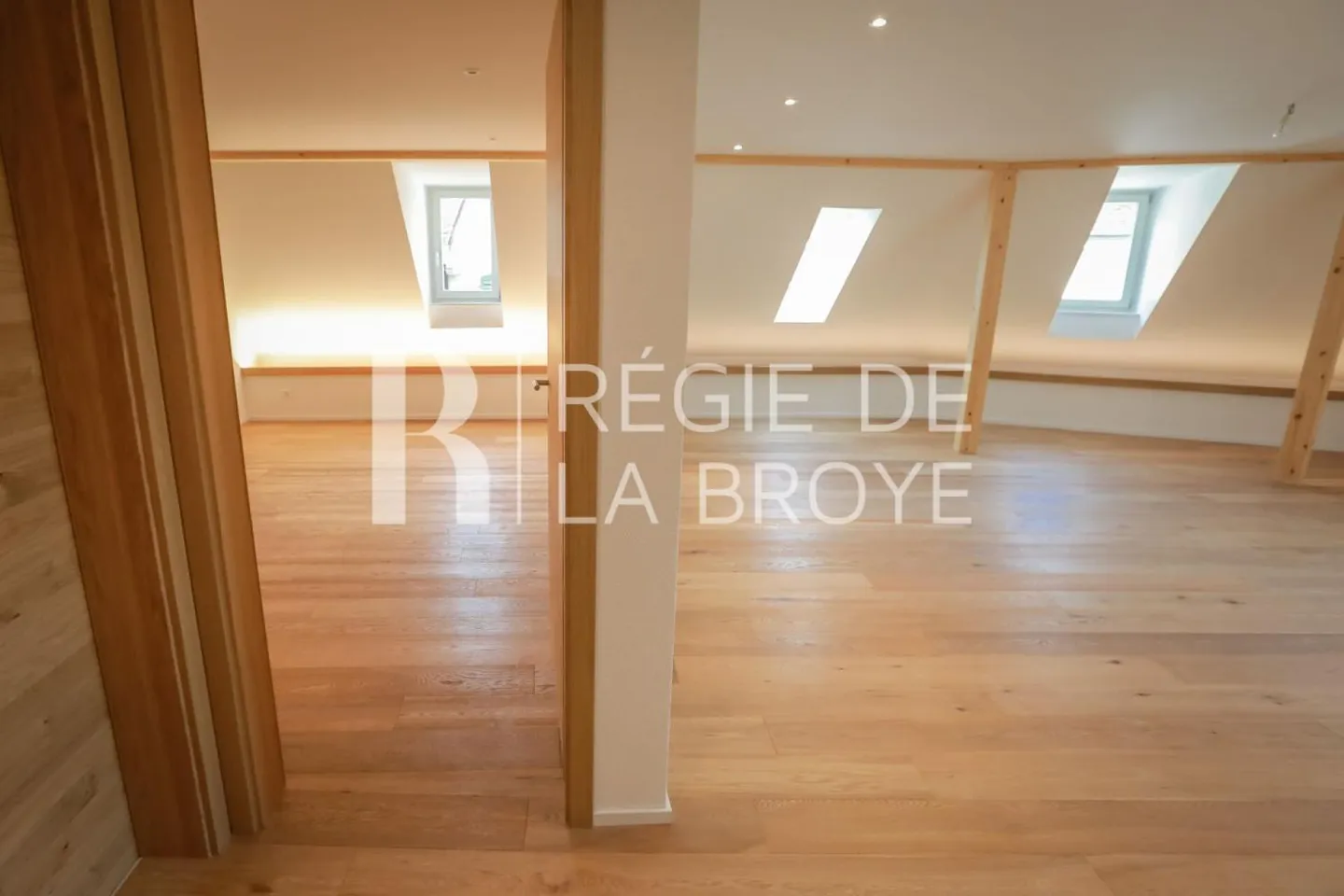 Superbo appartamento di 2,5 locali in mansarda a Estavayer-le-Lac - Foto 6 di 11