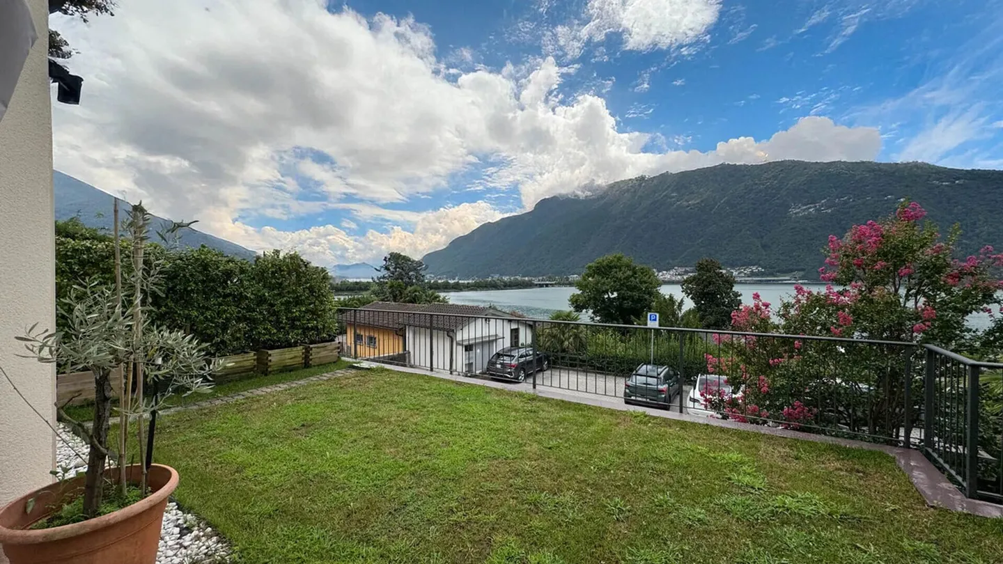 Elegantes Haus am See in Bissone - Foto 4 von 11