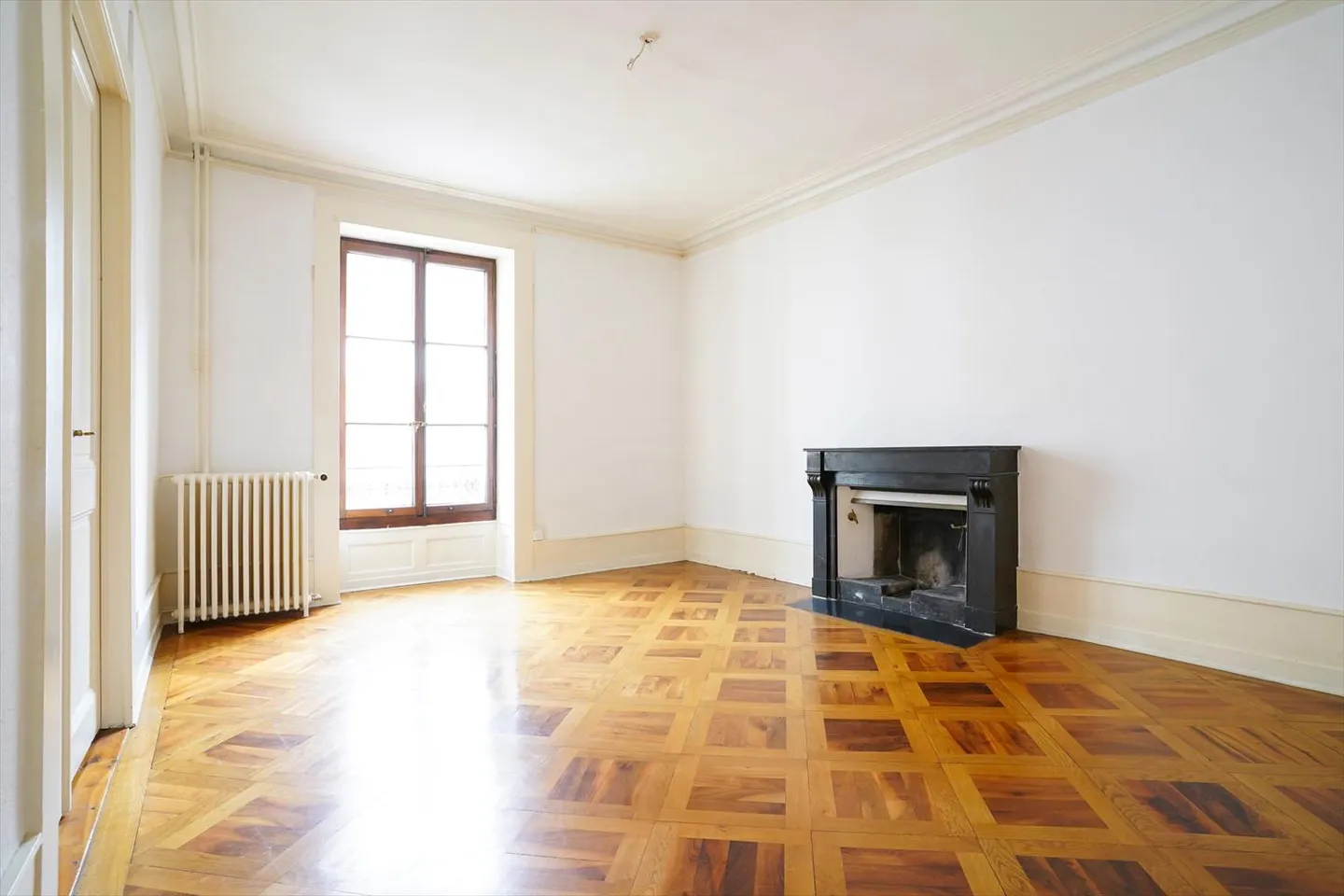 5-room apartment on the 1st floor - Photo 2 of 9