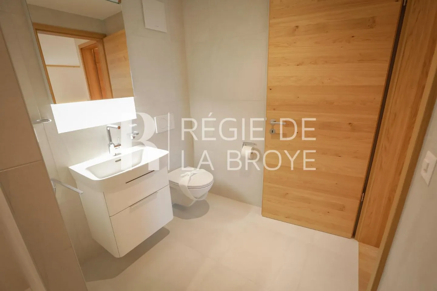 Superbo appartamento di 2,5 locali in mansarda a Estavayer-le-Lac - Foto 9 di 11