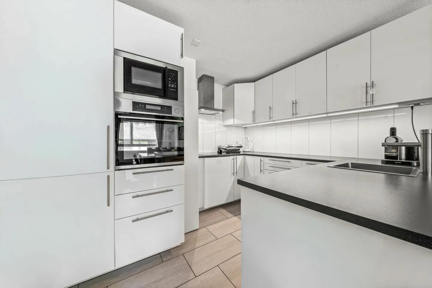 Maison ou investissement à fort rendement : appartement de 4,5 pièces - Photo 3 sur 14