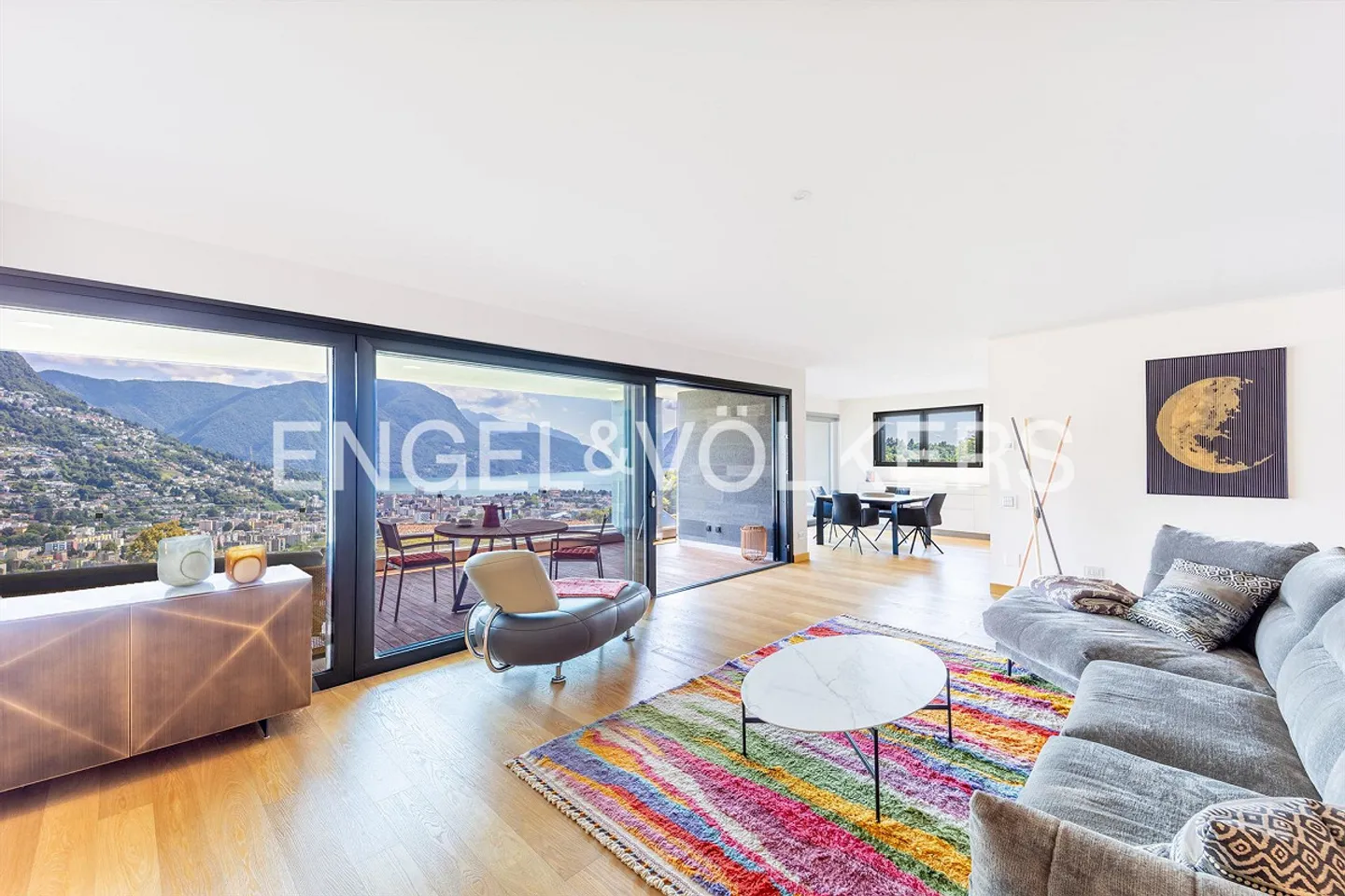 Prestigious penthouse with breathtaking lake view - Photo 1 of 12