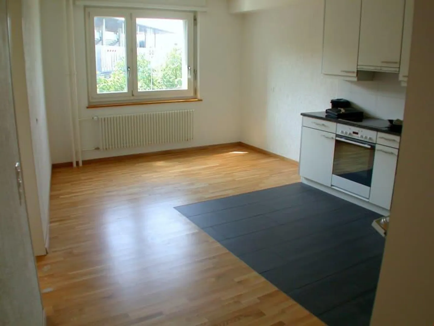 Piano spazioso - Posizione residenziale ideale! - Foto 2 di 8